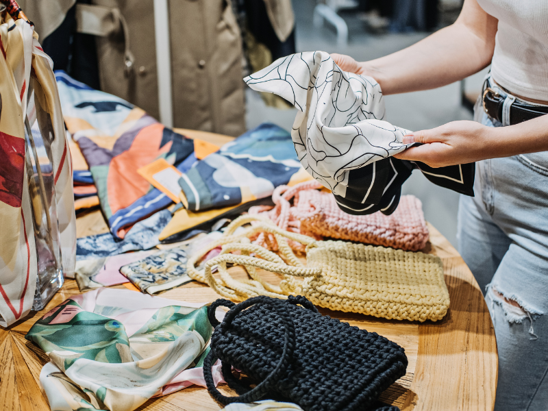 como controlar as vendas de loja de roupas de forma segura