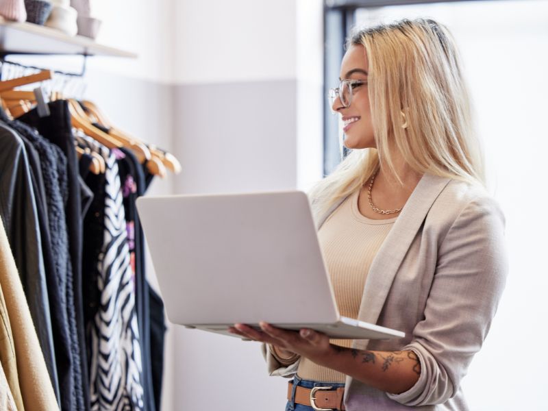 sistema operacional para loja de roupas femininas